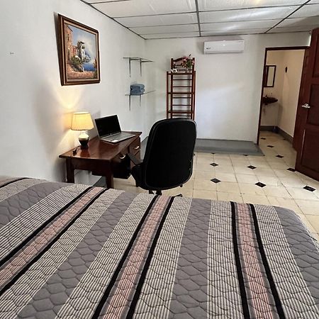 El Callejon Guest House Леон Екстер'єр фото