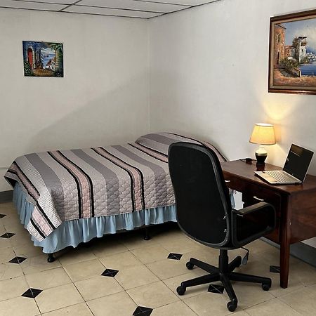 El Callejon Guest House Леон Екстер'єр фото