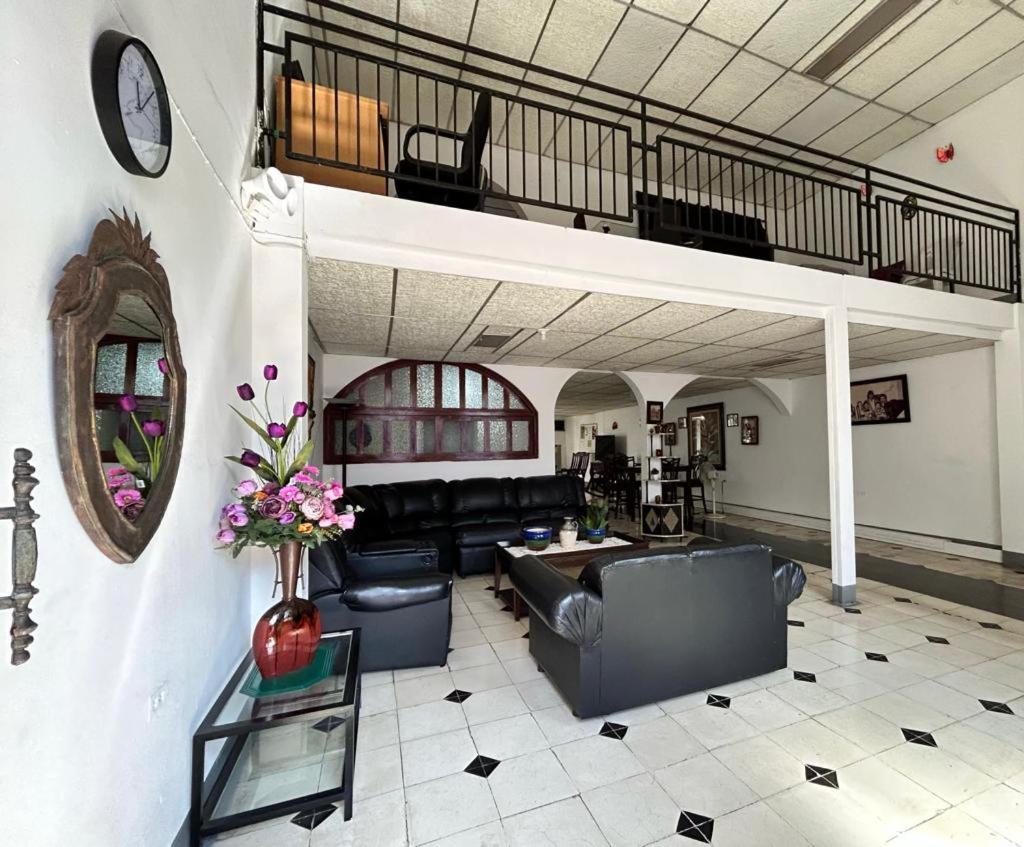 El Callejon Guest House Леон Екстер'єр фото