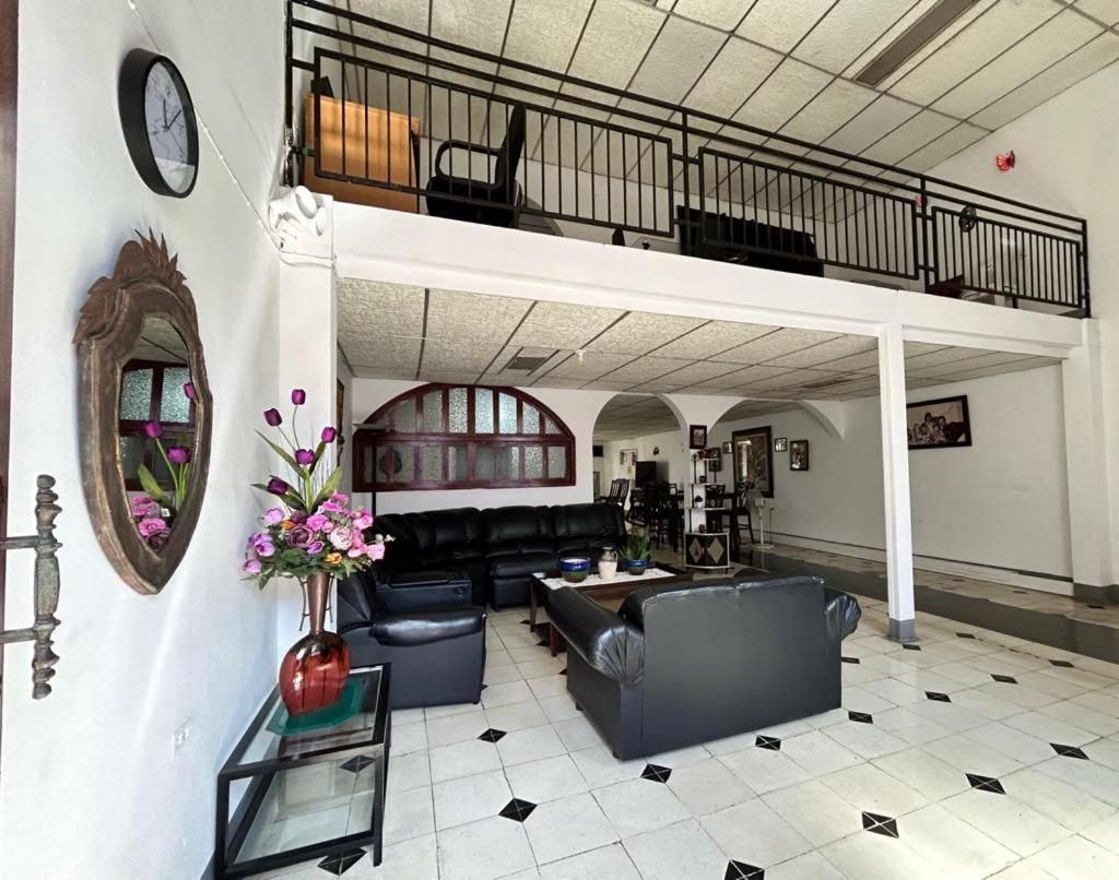 El Callejon Guest House Леон Екстер'єр фото