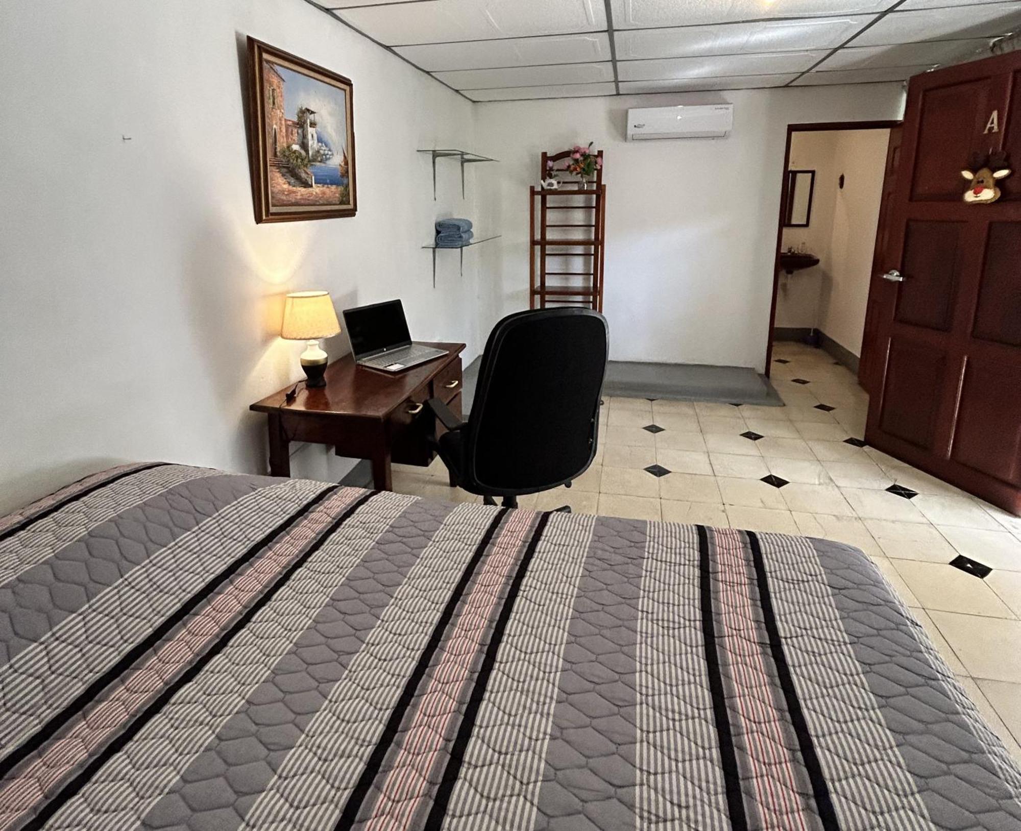 El Callejon Guest House Леон Екстер'єр фото
