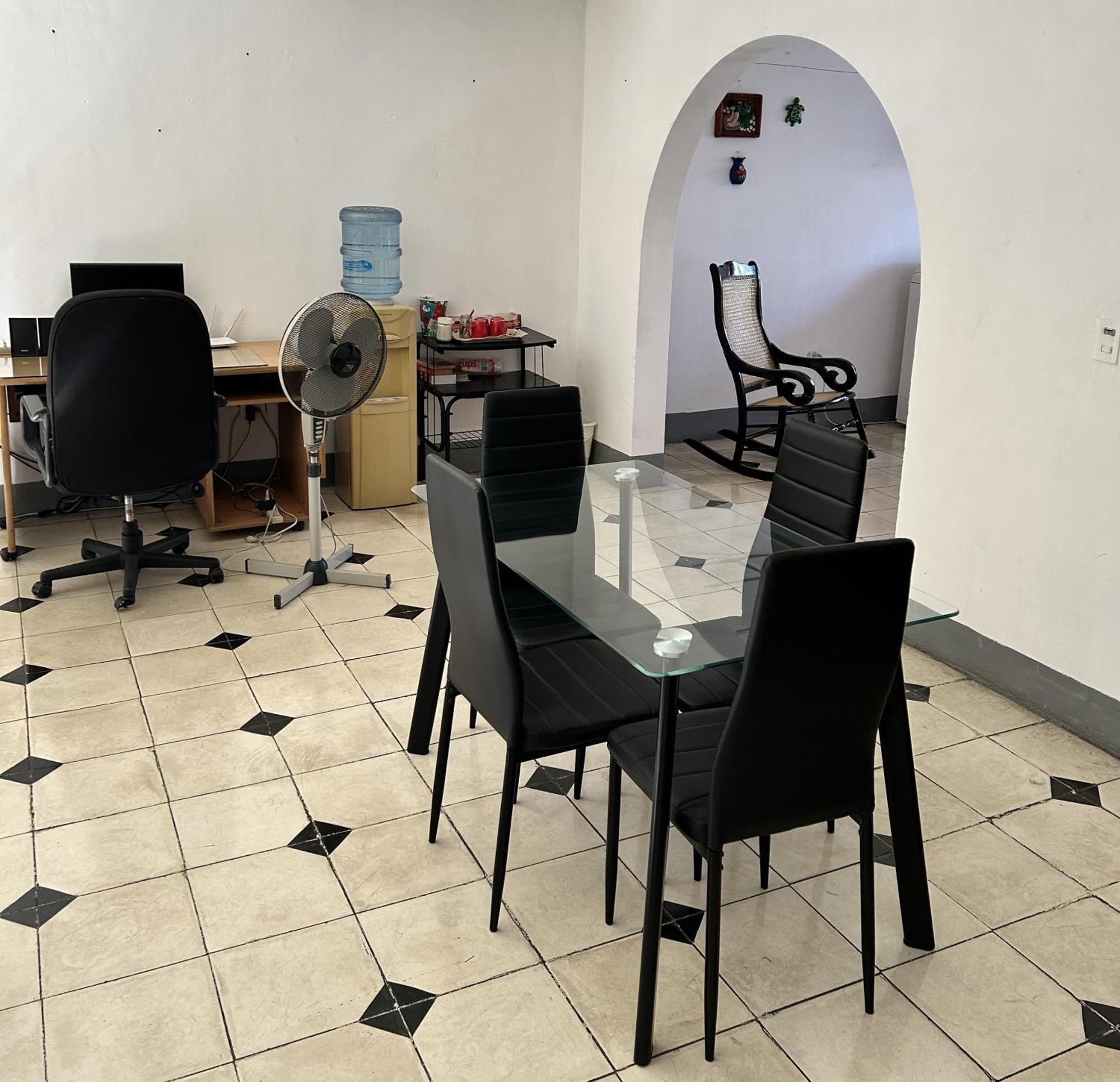 El Callejon Guest House Леон Екстер'єр фото