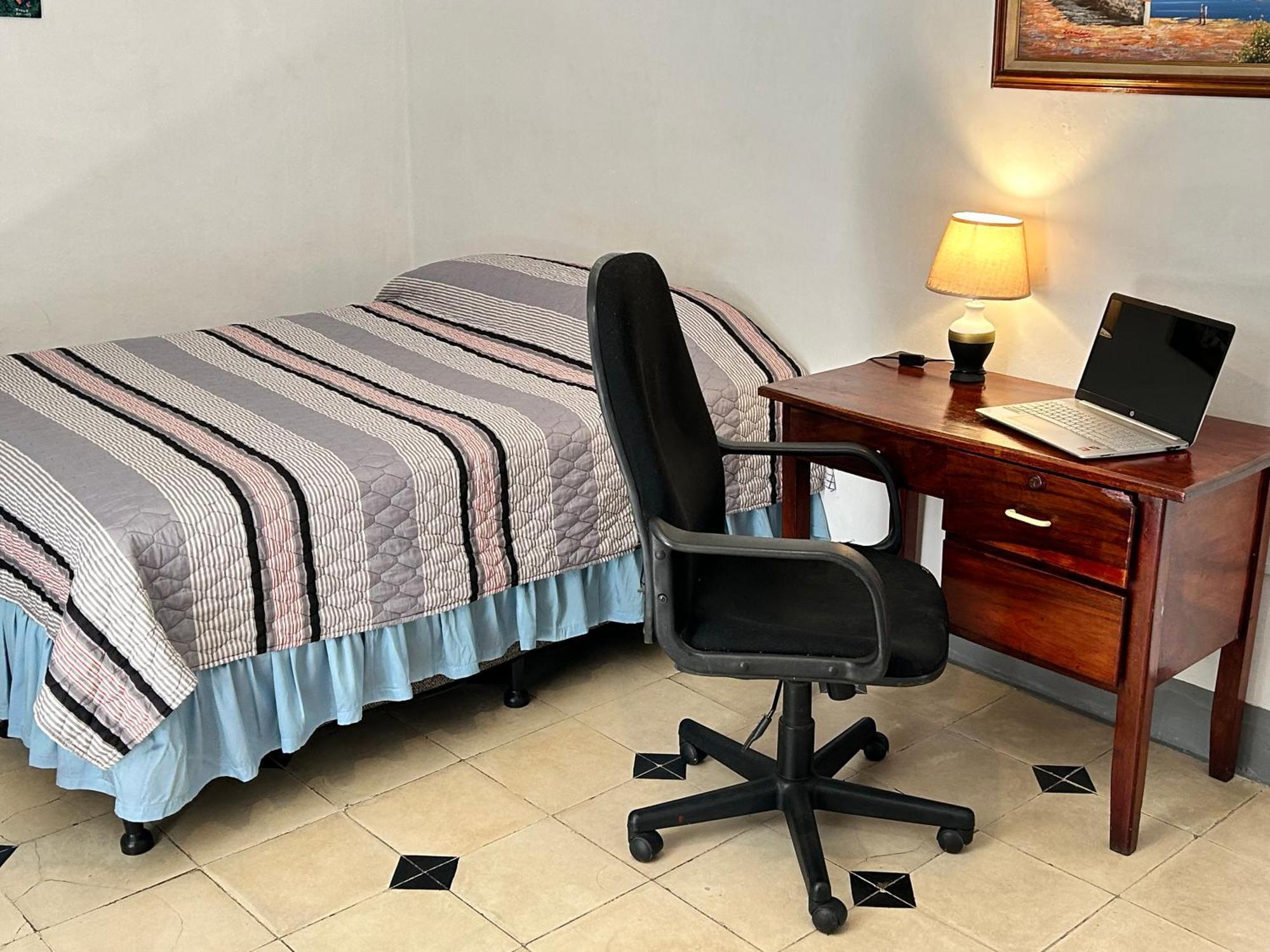 El Callejon Guest House Леон Екстер'єр фото
