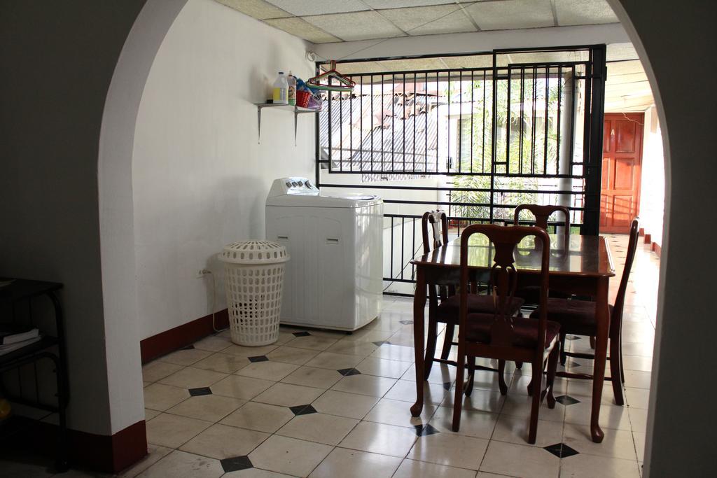 El Callejon Guest House Леон Екстер'єр фото