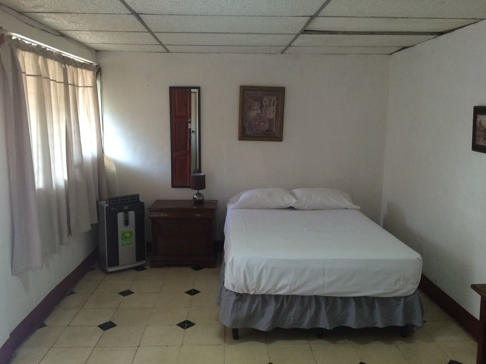 El Callejon Guest House Леон Екстер'єр фото